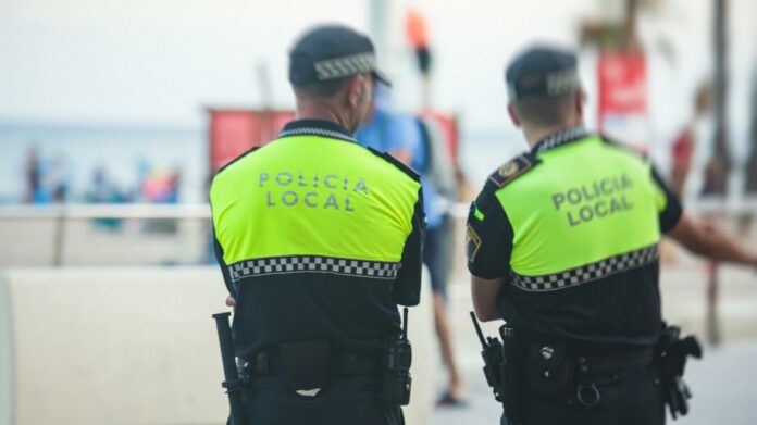 Dos policías locales
